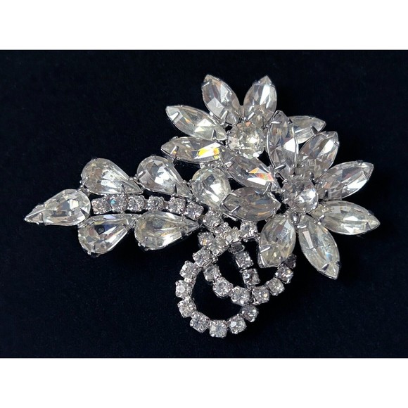 Vintage Rhinestone Flower Brooch - MCM Rhodium Plate Floral Pin - Picture 3 of 5